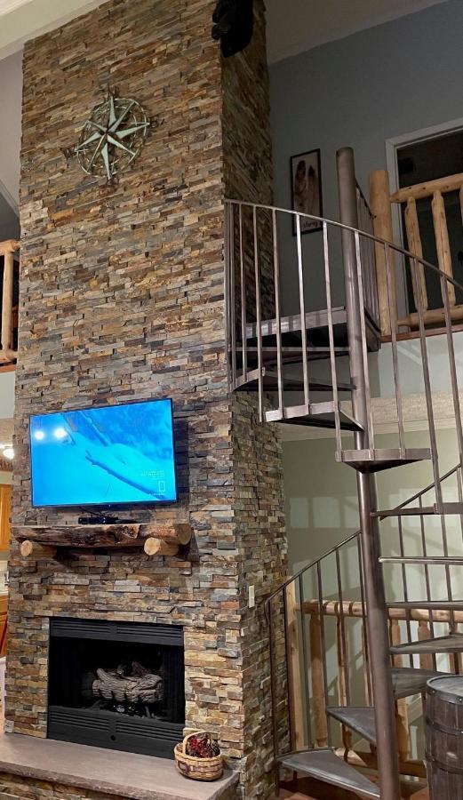 Spacious Downtown Condo Walking Distance To Downtown Gatlinburg Sleeps 6 Guests מראה חיצוני תמונה