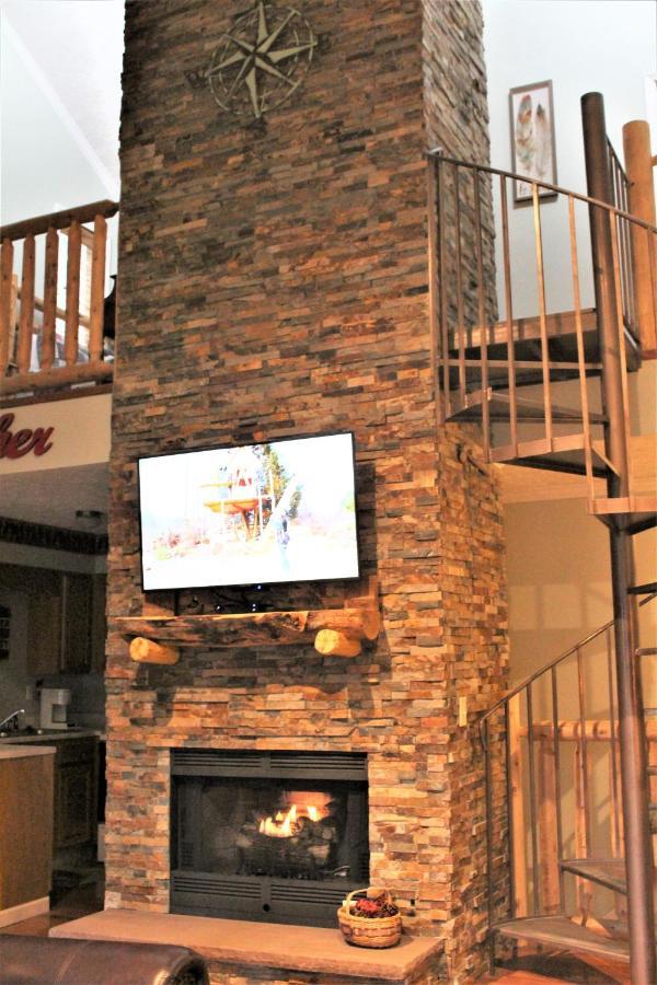 Spacious Downtown Condo Walking Distance To Downtown Gatlinburg Sleeps 6 Guests מראה חיצוני תמונה