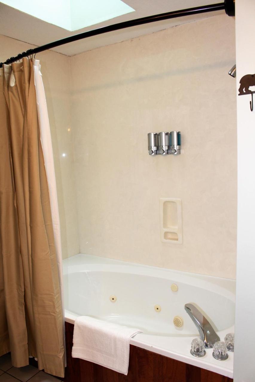 Spacious Downtown Condo Walking Distance To Downtown Gatlinburg Sleeps 6 Guests מראה חיצוני תמונה