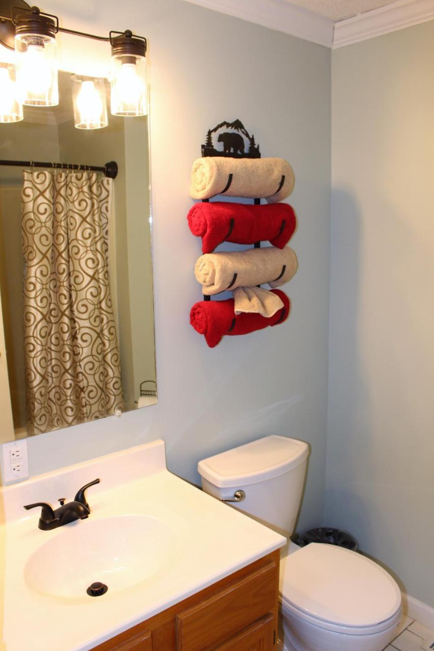 Spacious Downtown Condo Walking Distance To Downtown Gatlinburg Sleeps 6 Guests מראה חיצוני תמונה