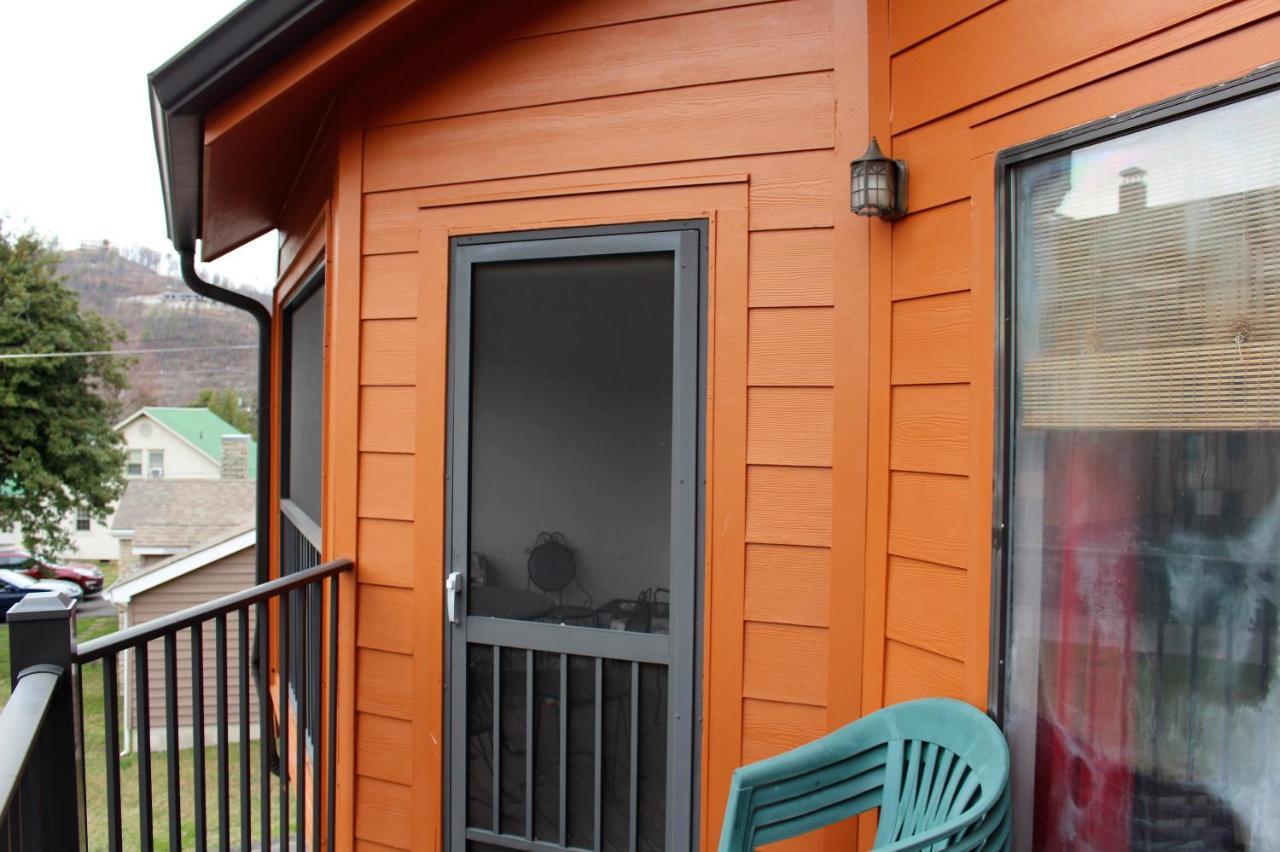 Spacious Downtown Condo Walking Distance To Downtown Gatlinburg Sleeps 6 Guests מראה חיצוני תמונה