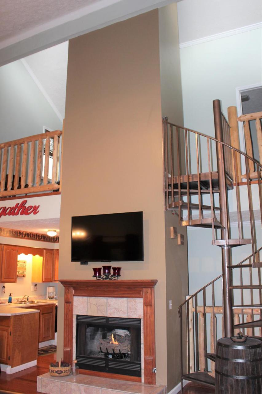 Spacious Downtown Condo Walking Distance To Downtown Gatlinburg Sleeps 6 Guests מראה חיצוני תמונה